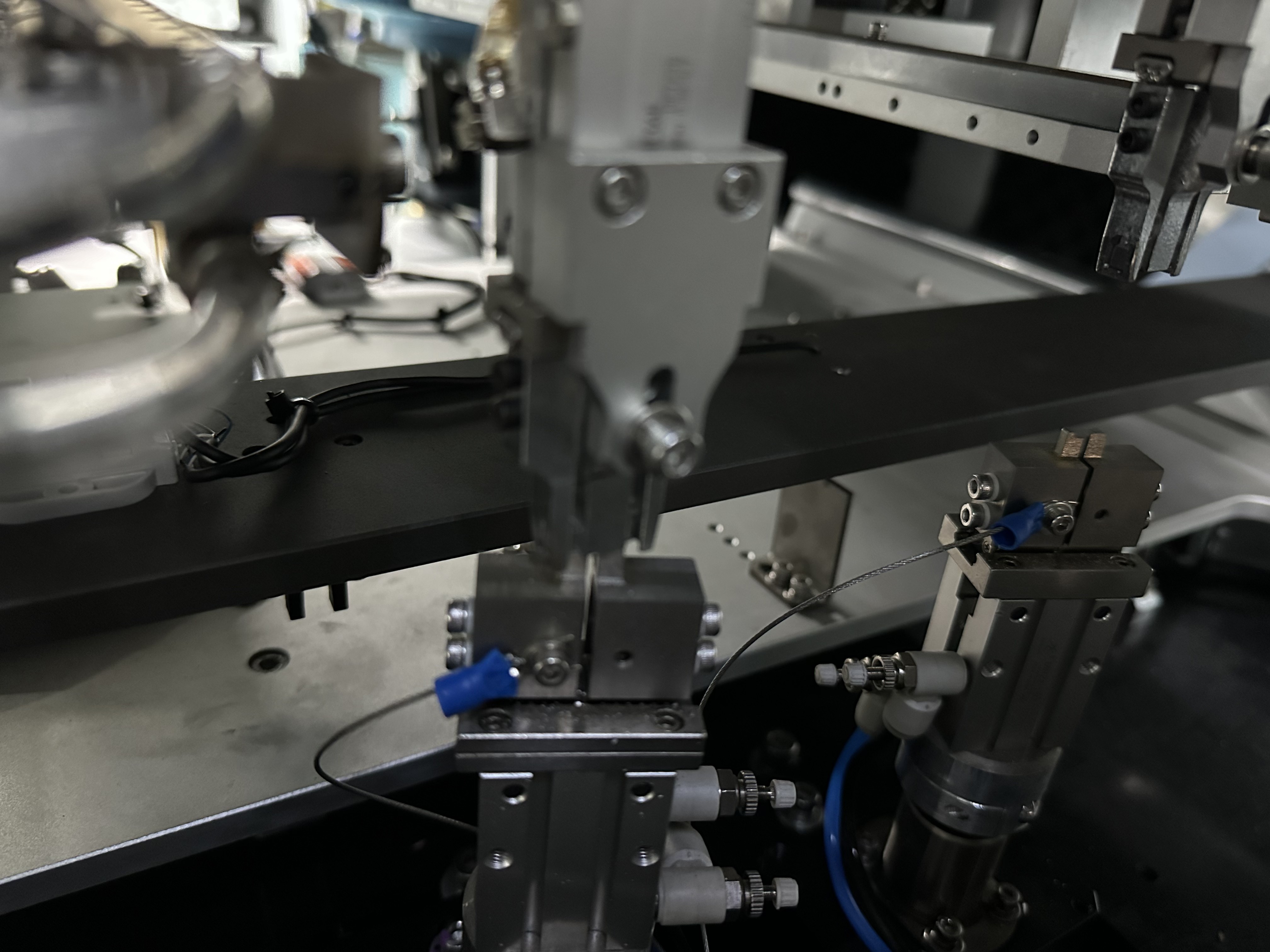 S7000 terminal insertion machine clinching assembly detail